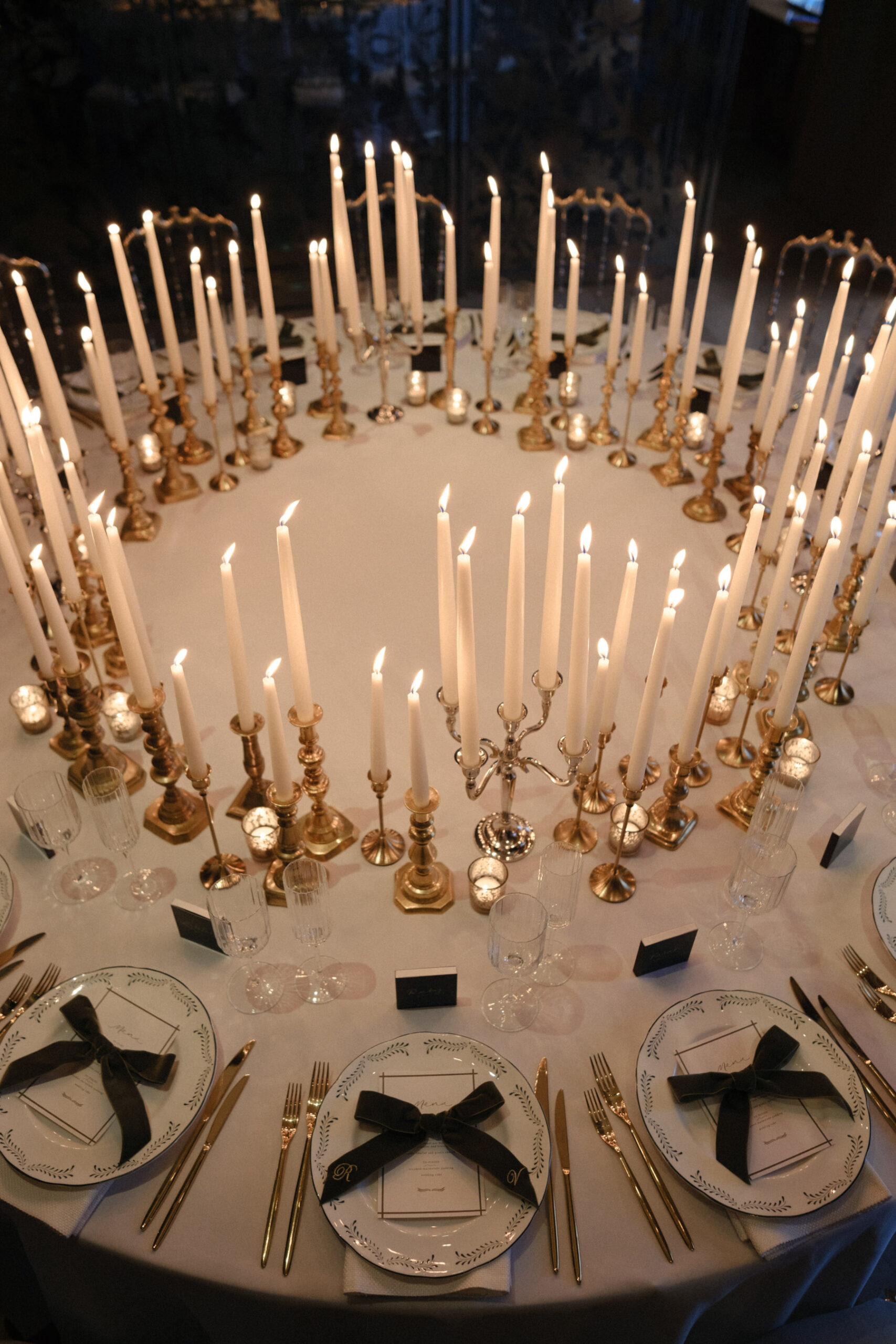 Viral candle wedding table